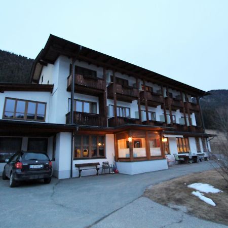 Cosy Apartment In Weissensee Near Ski Lift 외부 사진